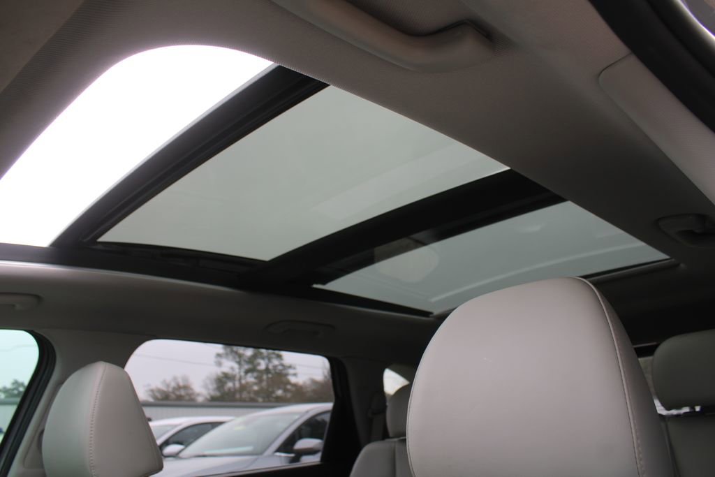 Certified 2025 Kia Sorento S w/ Panoramic Sunroof Package image 59