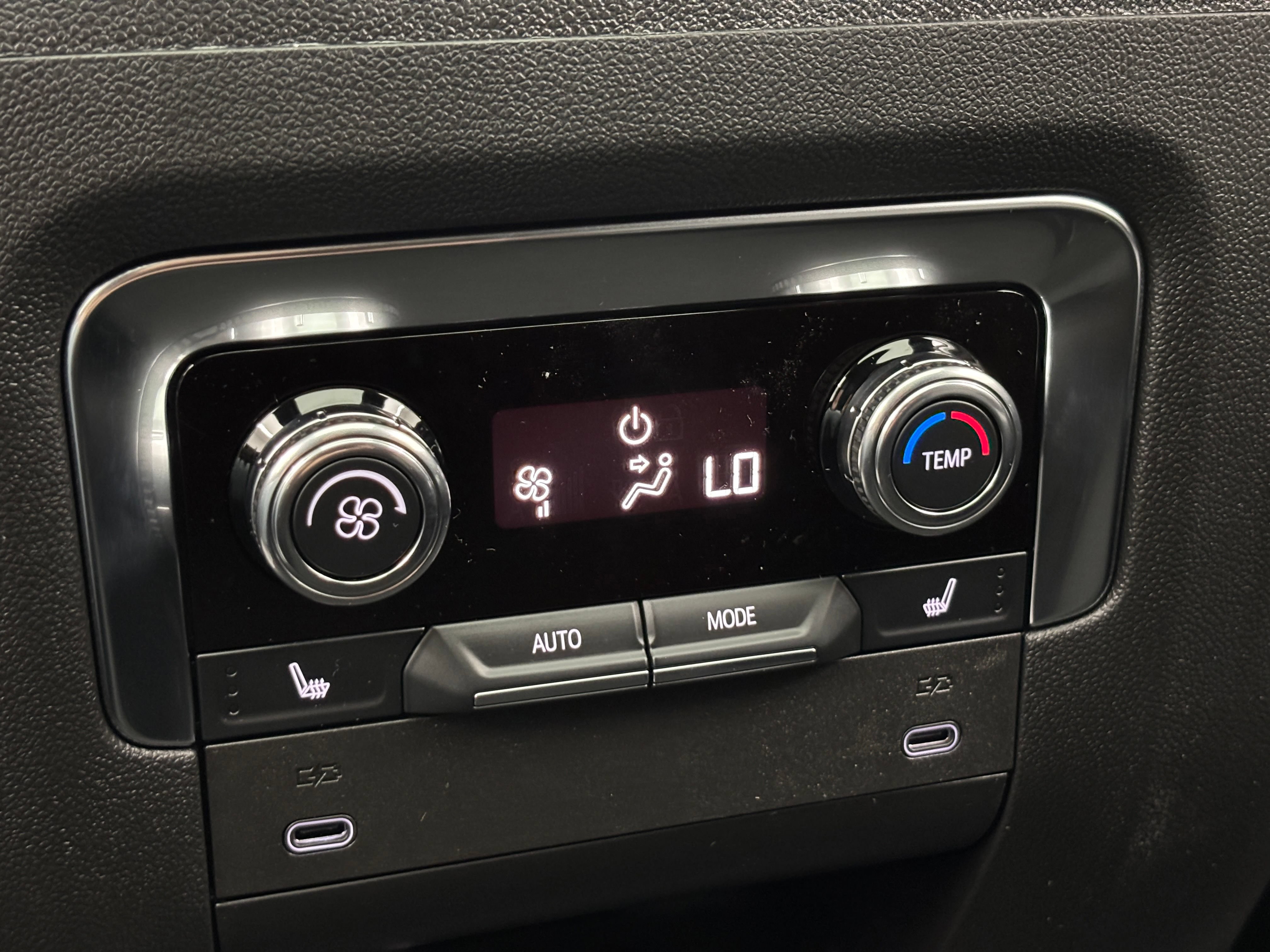 New 2026 GMC Yukon XL Denali w/ Sun & Power Step Package AWD/4WD image 7