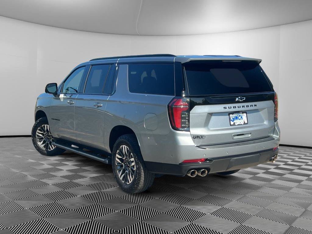 Used 2025 Chevrolet Suburban Z71 AWD/4WD image 2