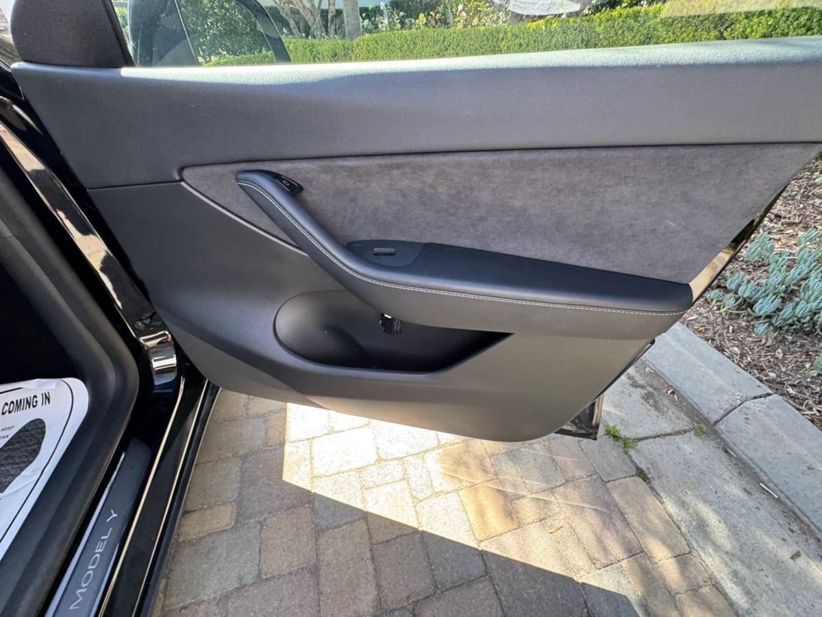 Used 2023 Tesla Model Y Performance AWD/4WD image 31