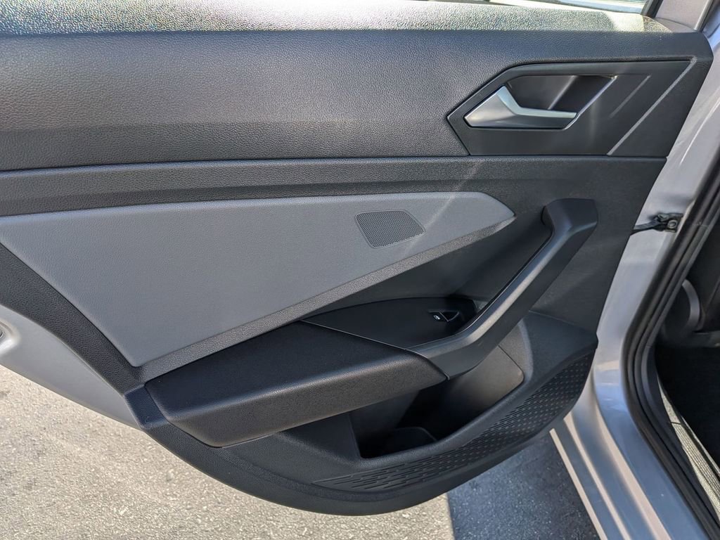 Used 2025 Volkswagen Jetta SE image 25