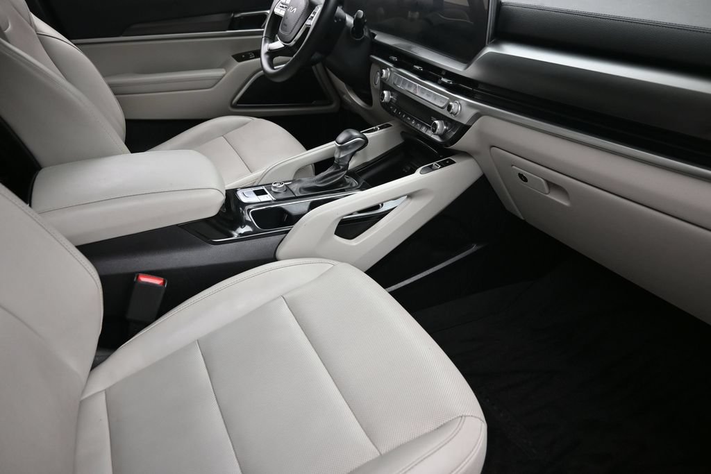 Used 2023 Kia Telluride S w/ S Sunroof Package FWD image 7
