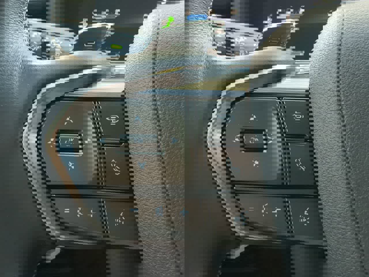 Used 2025 Lexus LX 600 4WD w/ Premium Package image 26