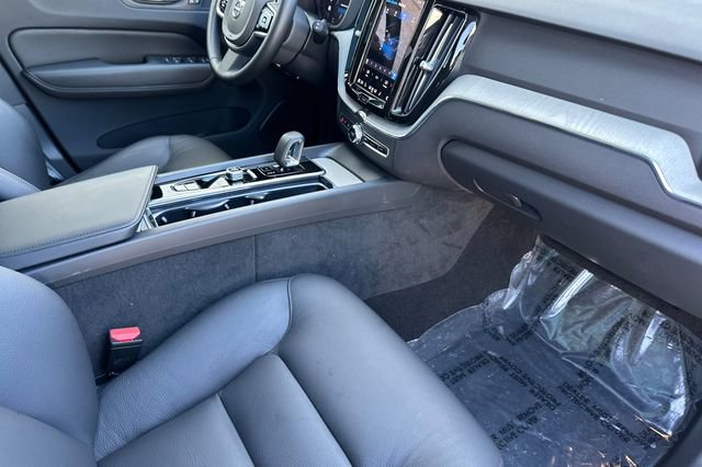 Used 2025 Volvo XC60 B5 Plus AWD/4WD image 17