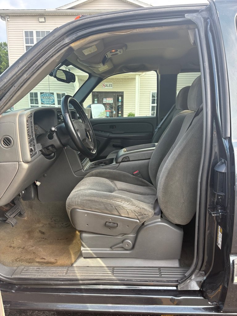 Used 2004 Chevrolet Silverado 2500 LS w/ Snow Plow Prep Package AWD/4WD image 9