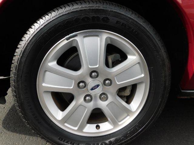 Used 2003 Ford Crown Victoria LX image 8