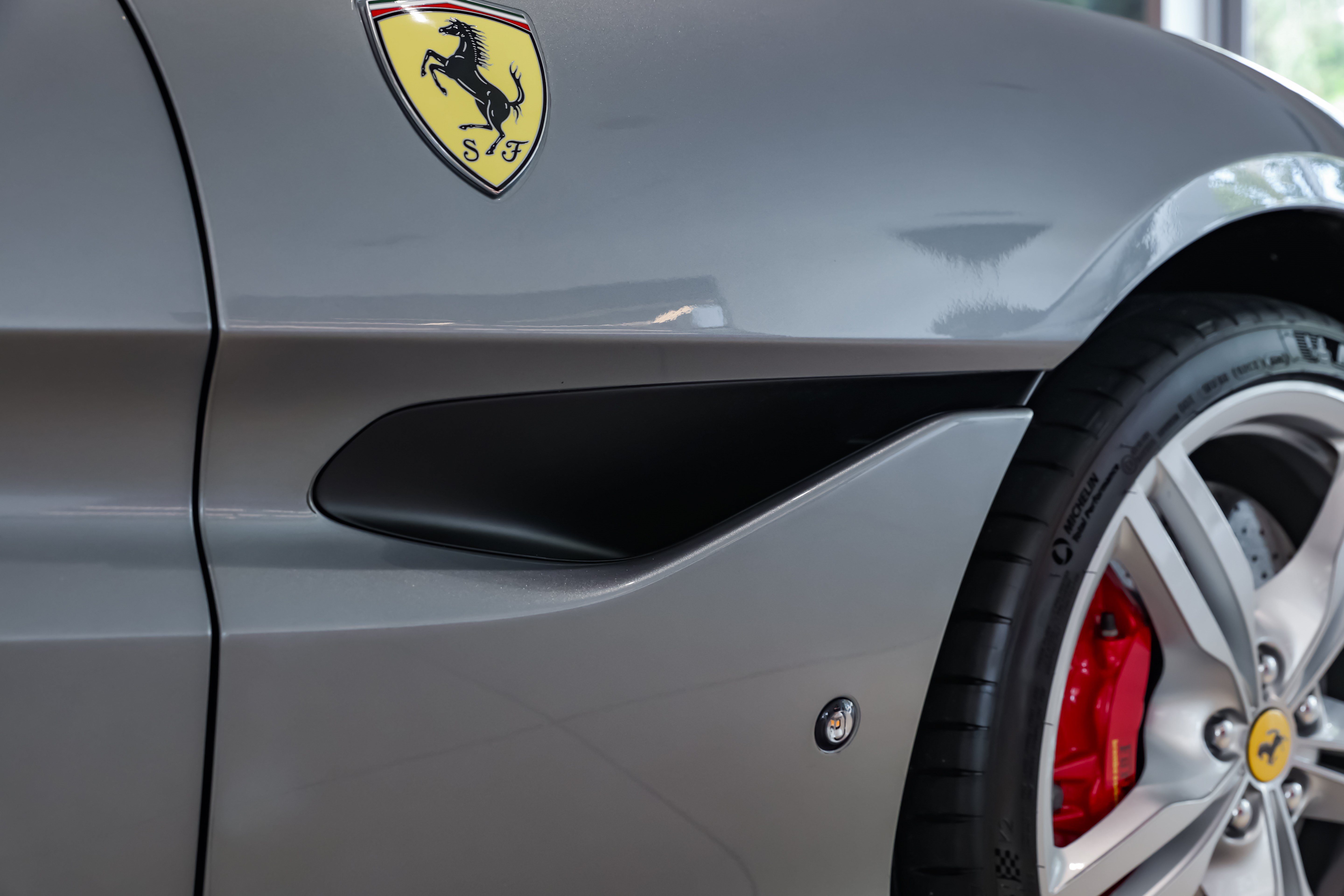 Used 2019 Ferrari Portofino RWD image 32