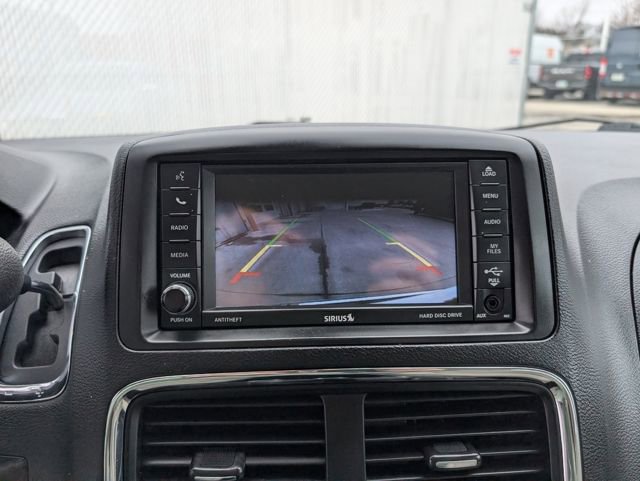 Used 2019 Dodge Grand Caravan SE w/ UConnect Hands-Free Group image 17