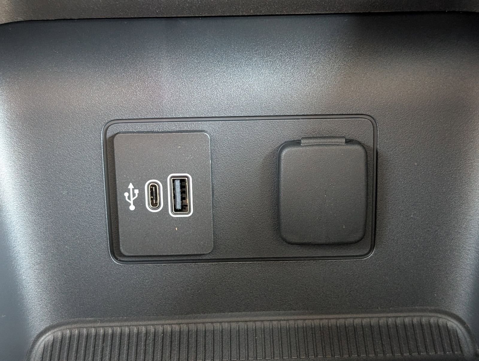 New 2026 Ford Explorer Active RWD image 21