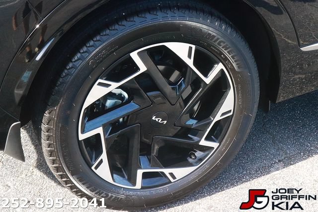 Certified 2025 Kia Sportage SX FWD image 9