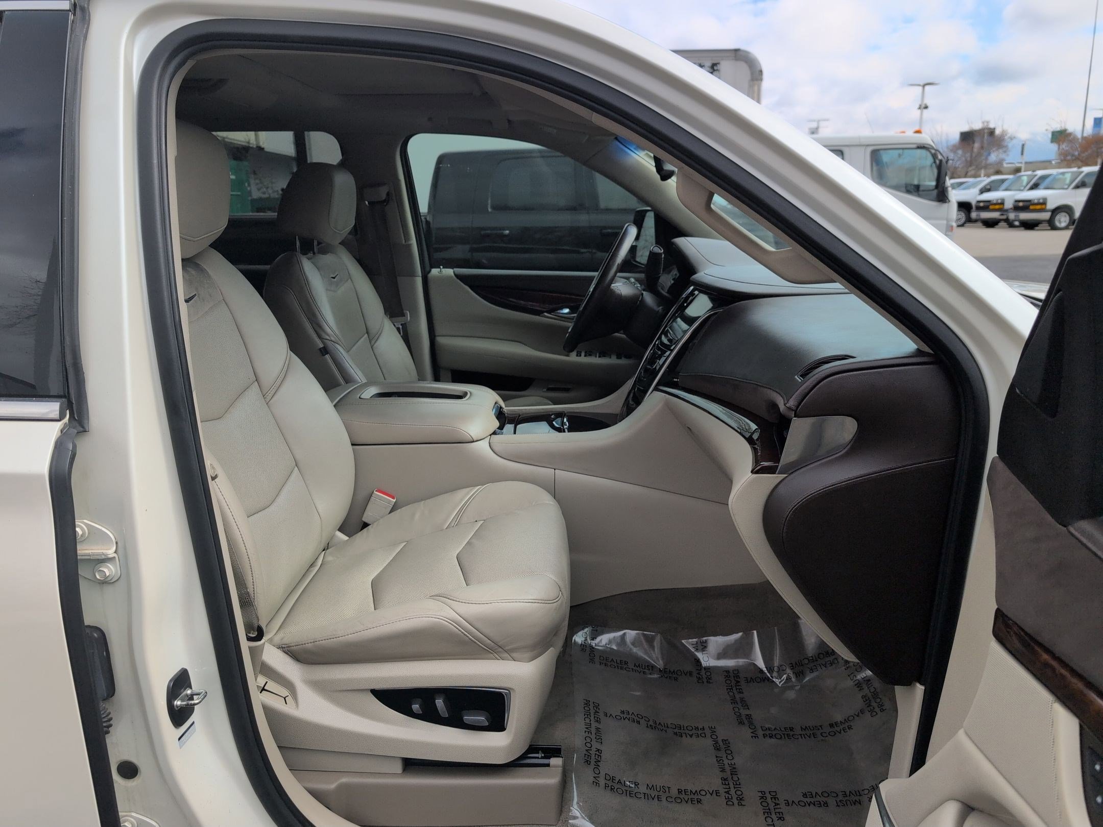 Used 2015 Cadillac Escalade Premium image 29