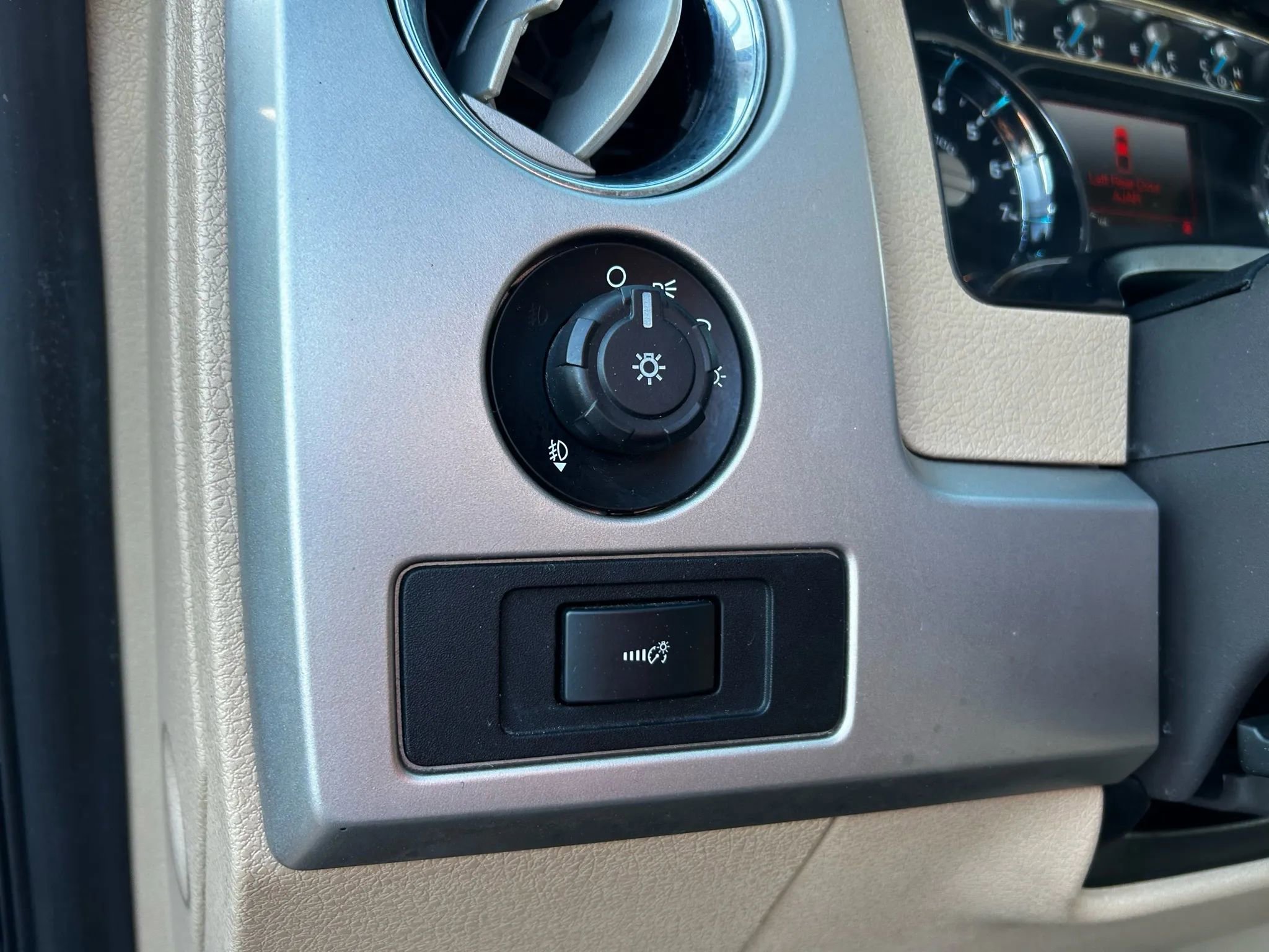 Used 2014 Ford F150 Lariat w/ Equipment Group 501A Mid image 16