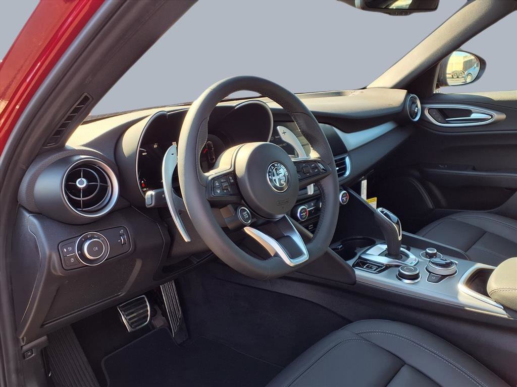 New 2025 Alfa Romeo Giulia w/ Driving Assist Package image 9