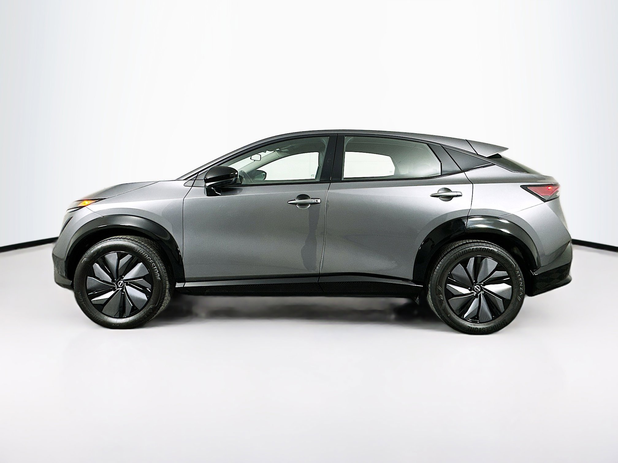 Used 2023 Nissan Ariya AWD image 4