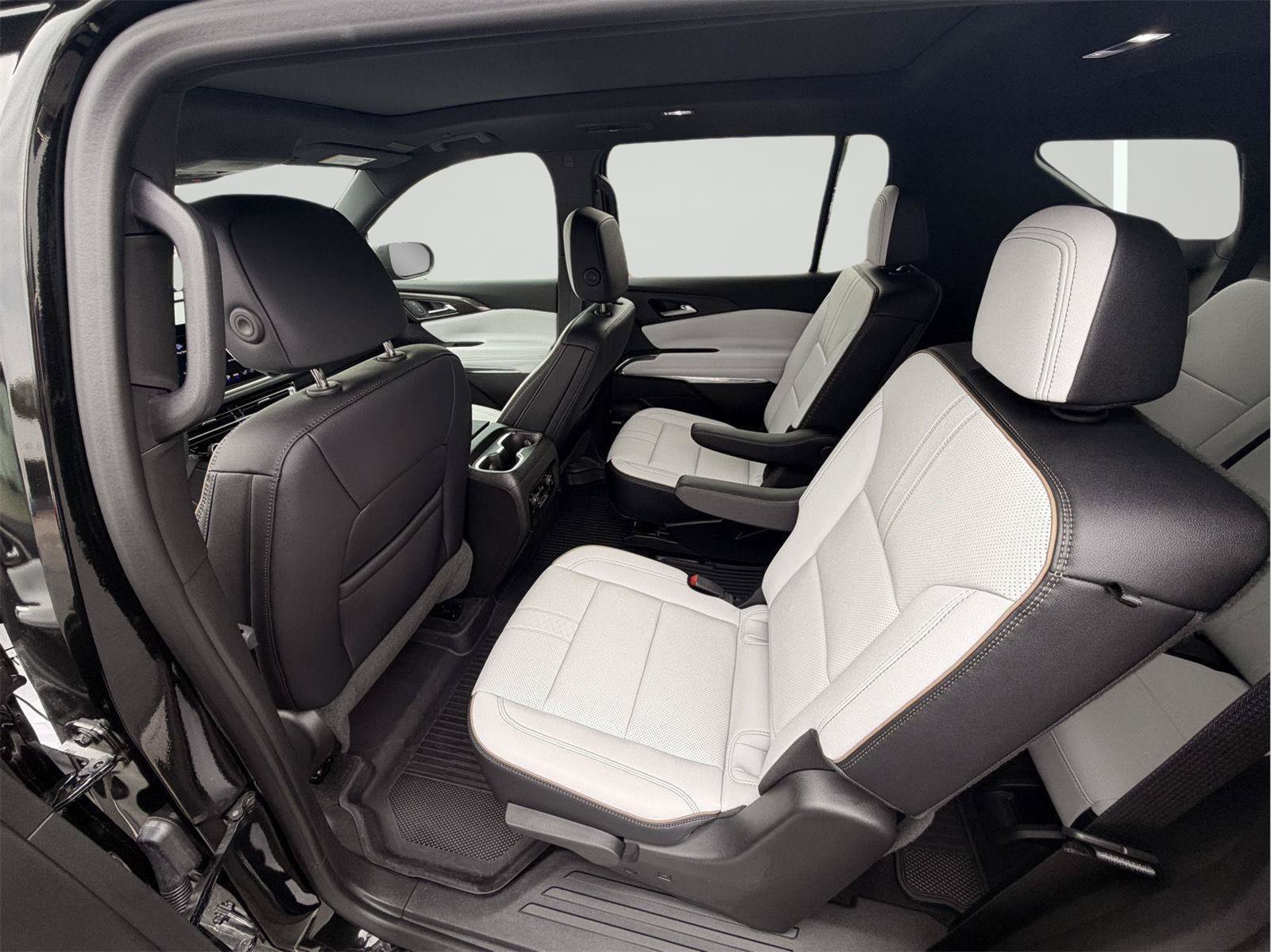 Used 2025 Chevrolet Traverse High Country FWD image 98