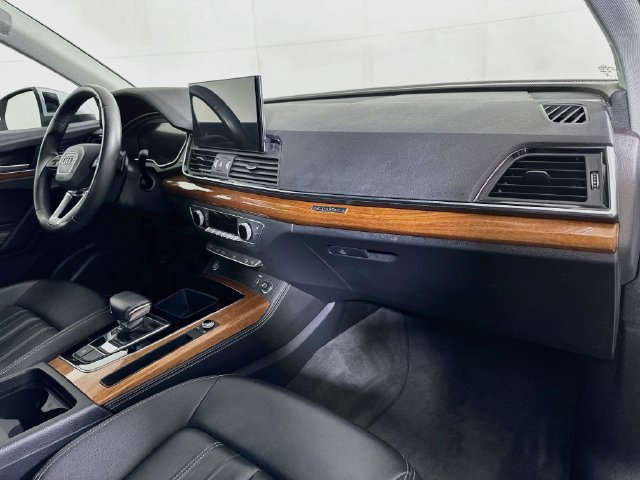 Used 2023 Audi Q5 2.0T Premium Plus w/ Premium Plus Package AWD/4WD image 32