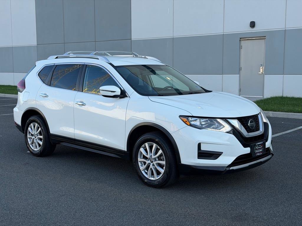 Used 2018 Nissan Rogue SV image 3