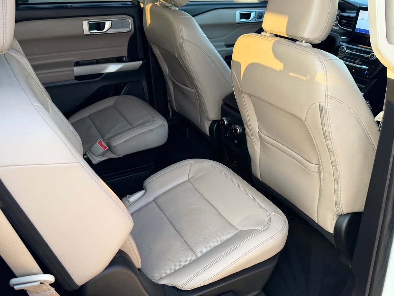 Used 2022 Ford Explorer Limited w/ Equipment Group 301A RWD image 34