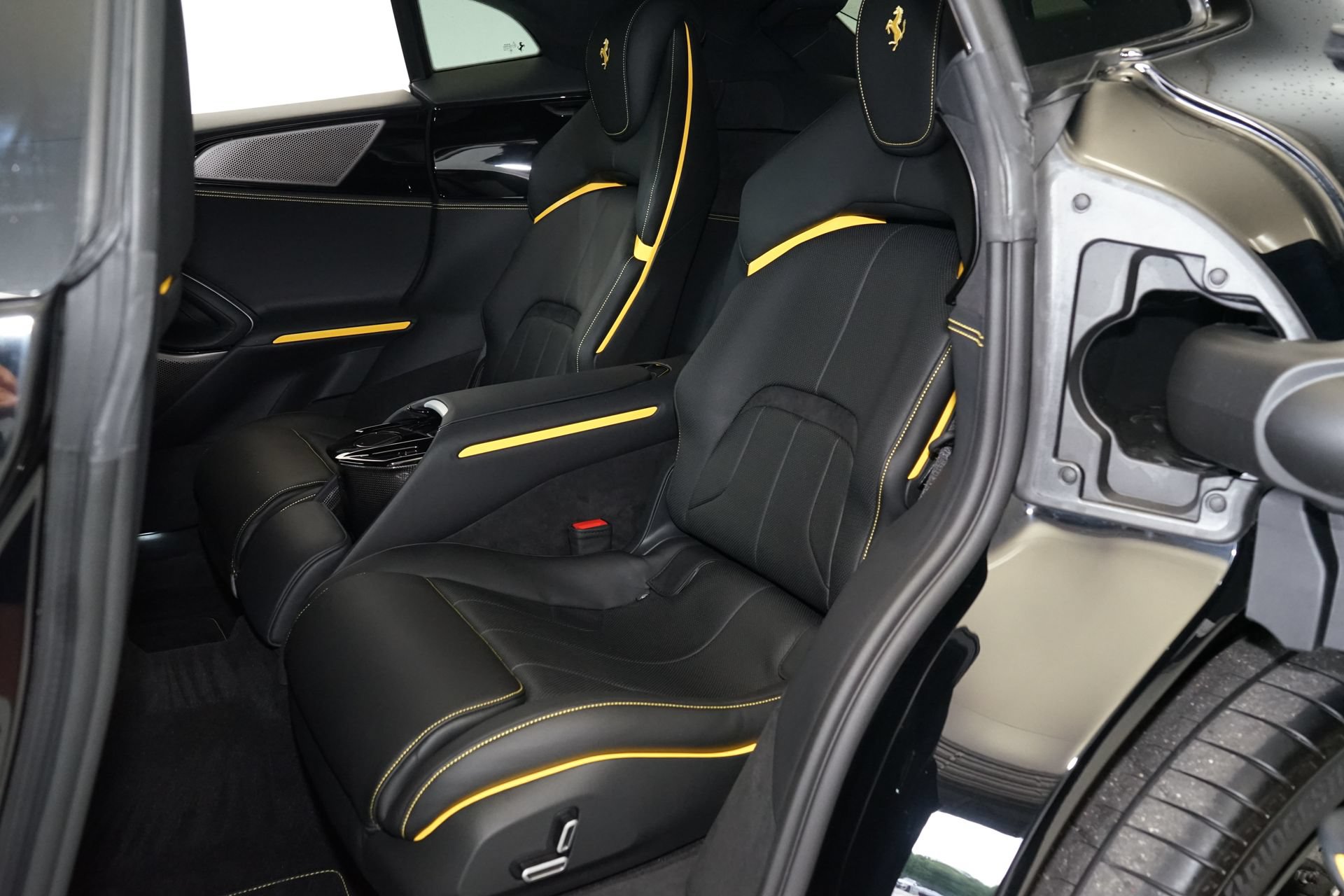 Used 2025 Ferrari Purosangue AWD/4WD image 21
