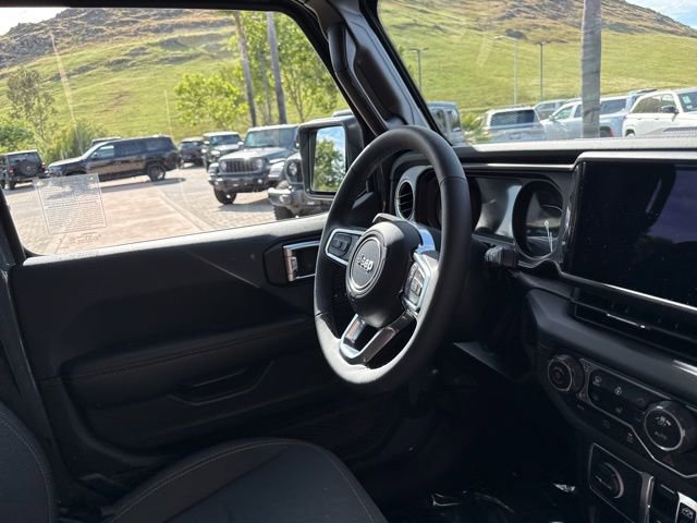 Used 2025 Jeep Wrangler Unlimited Sahara w/ Safety Group image 15