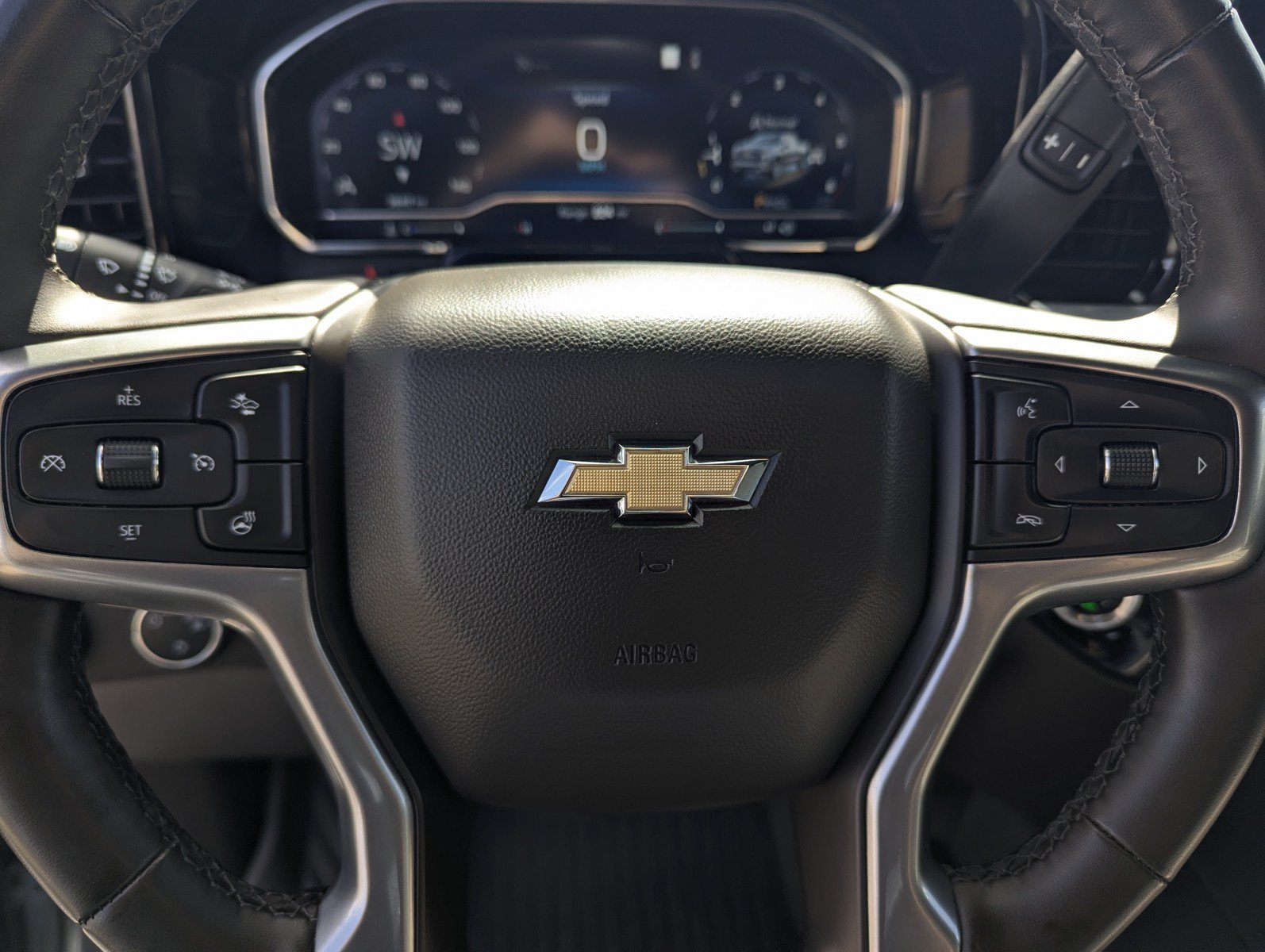 Used 2023 Chevrolet Silverado 1500 LT w/ Z71 Off-Road Package AWD/4WD image 12