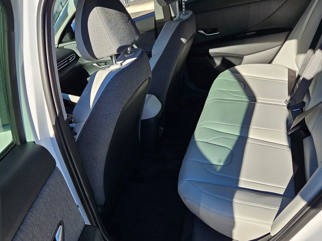 New 2025 Hyundai Elantra Limited image 12