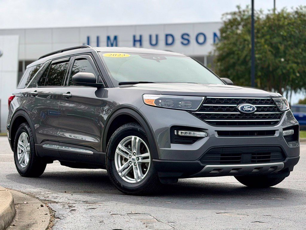 Used 2023 Ford Explorer XLT w/ Equipment Group 202A RWD image 2