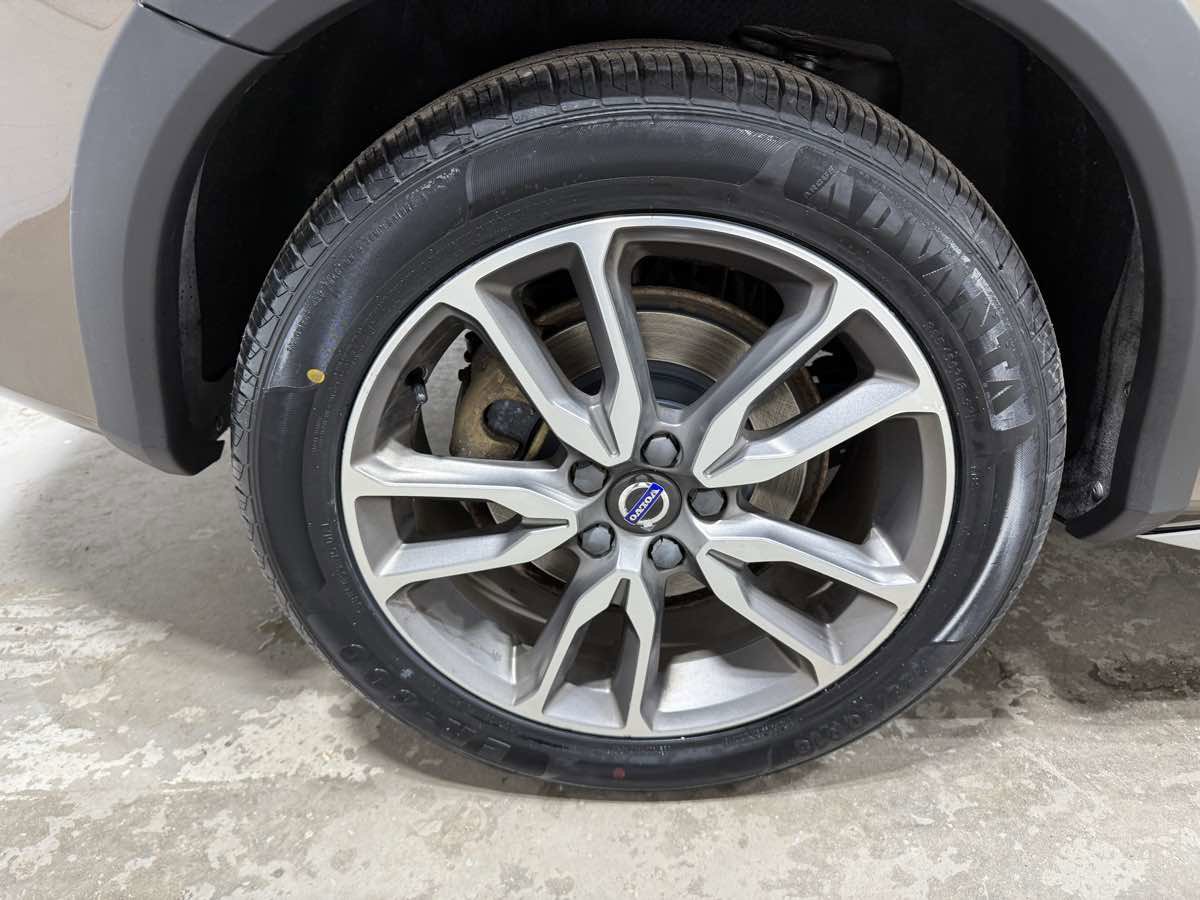 Used 2018 Volvo V60 T5 Cross Country Platinum AWD/4WD image 6