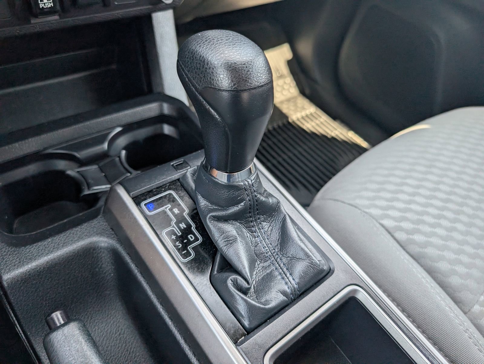 Used 2021 Toyota Tacoma SR5 w/ Blackout Package (TMS) image 8