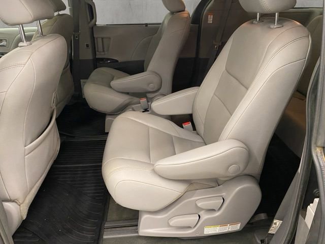 Used 2018 Toyota Sienna XLE w/ XLE Navigation Package image 22