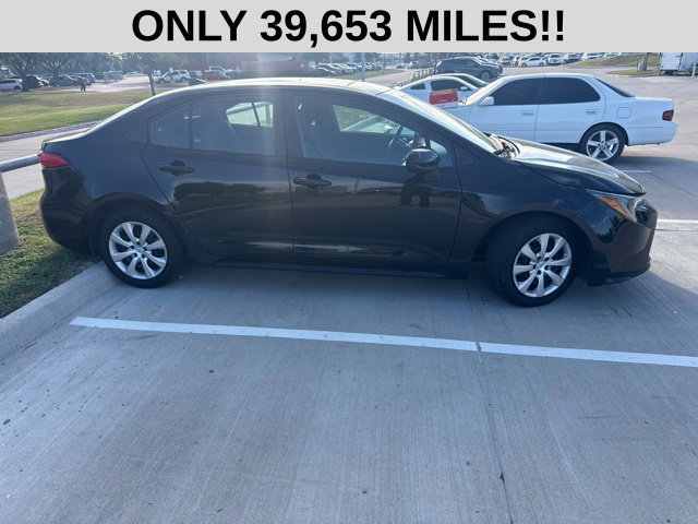 Used 2025 Toyota Corolla LE FWD image 2