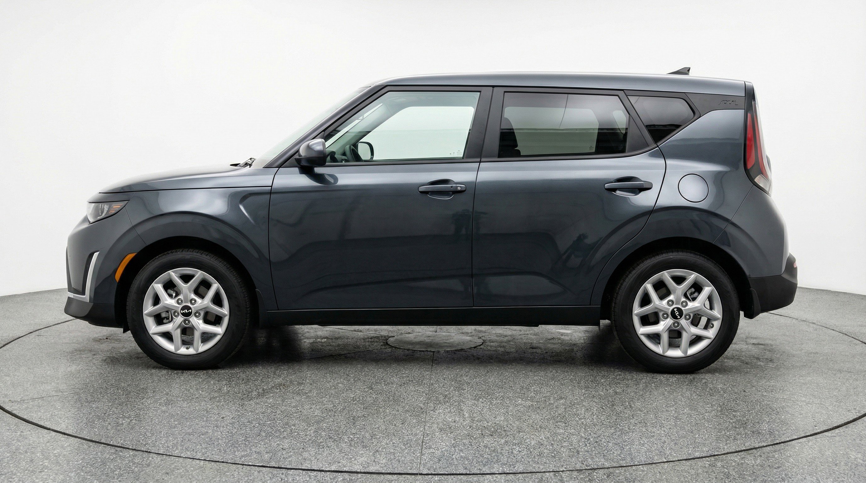 Used 2025 Kia Soul LX w/ LX Technology Package image 5