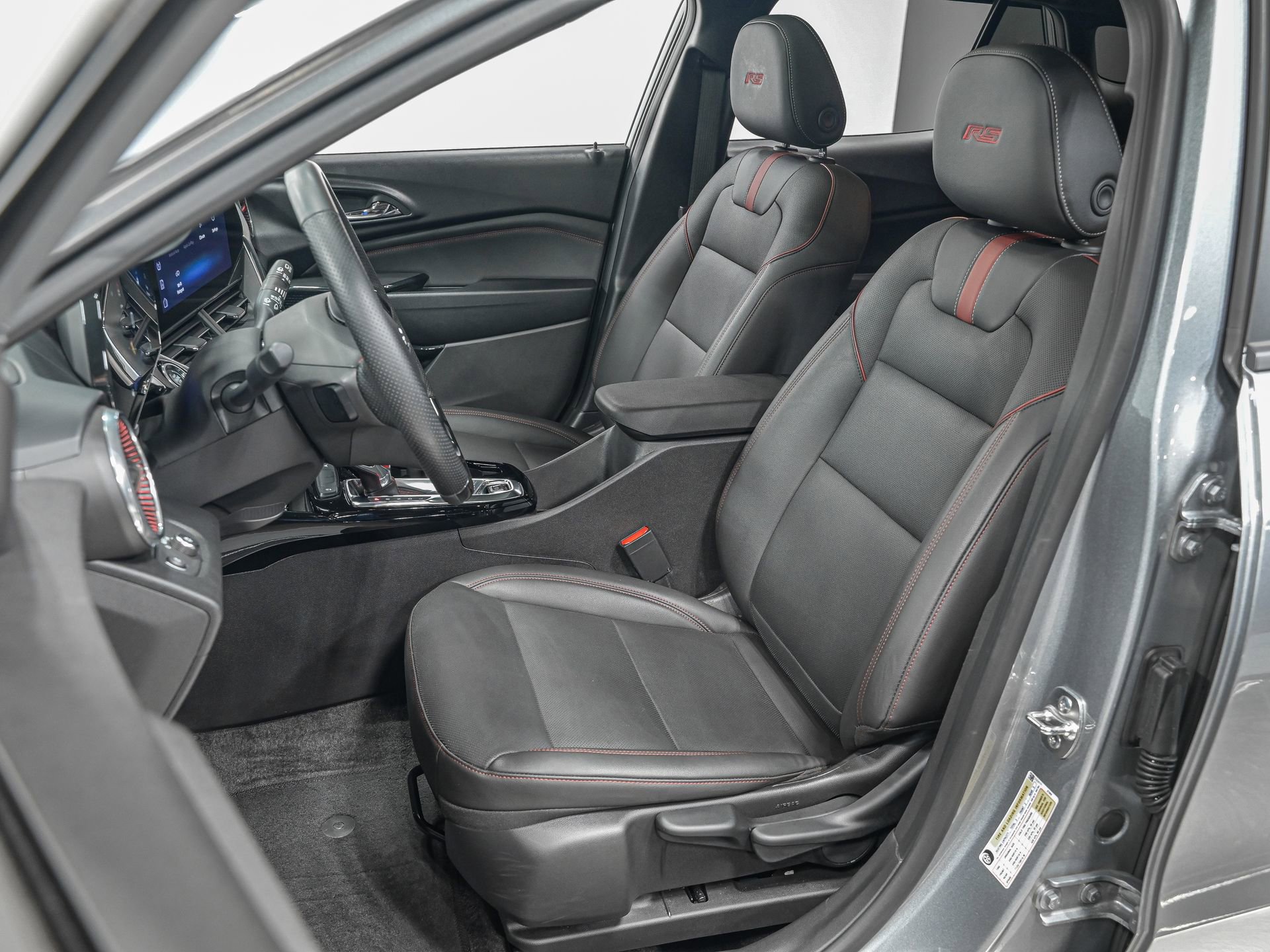 Used 2025 Chevrolet Trax RS w/ Sunroof Package image 15