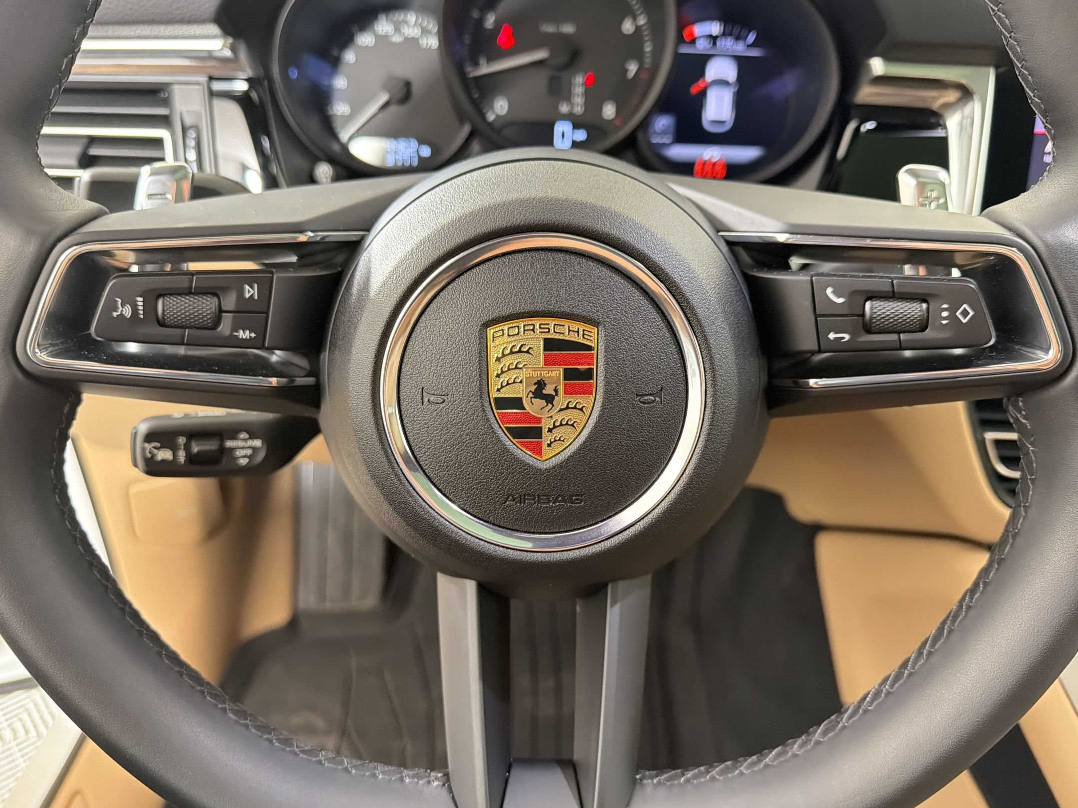 Certified 2025 Porsche Macan AWD/4WD image 25
