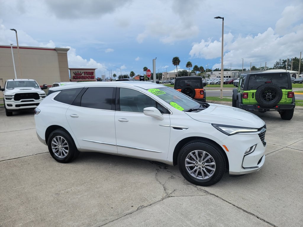 Used 2024 Buick Enclave Essence FWD image 6