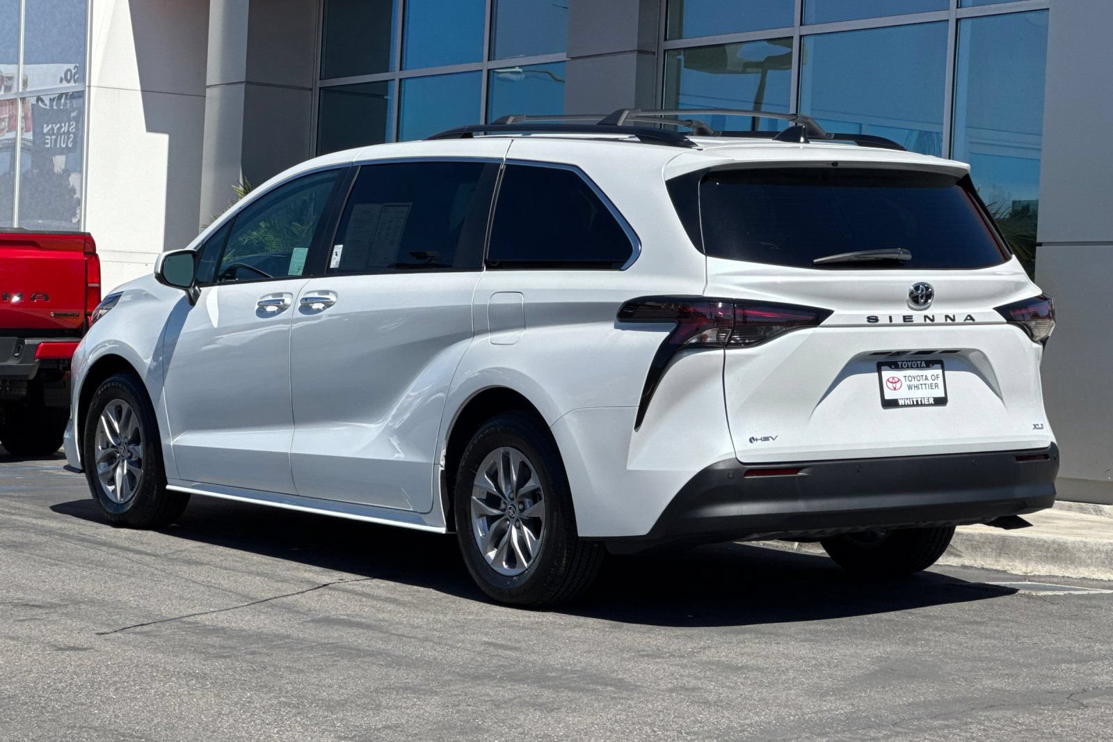 Used 2026 Toyota Sienna XLE FWD image 8