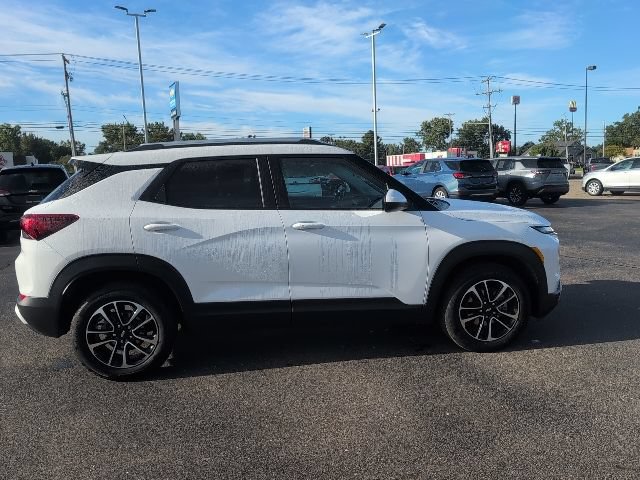 Used 2025 Chevrolet TrailBlazer LT w/ LT Cold Weather Package FWD image 8