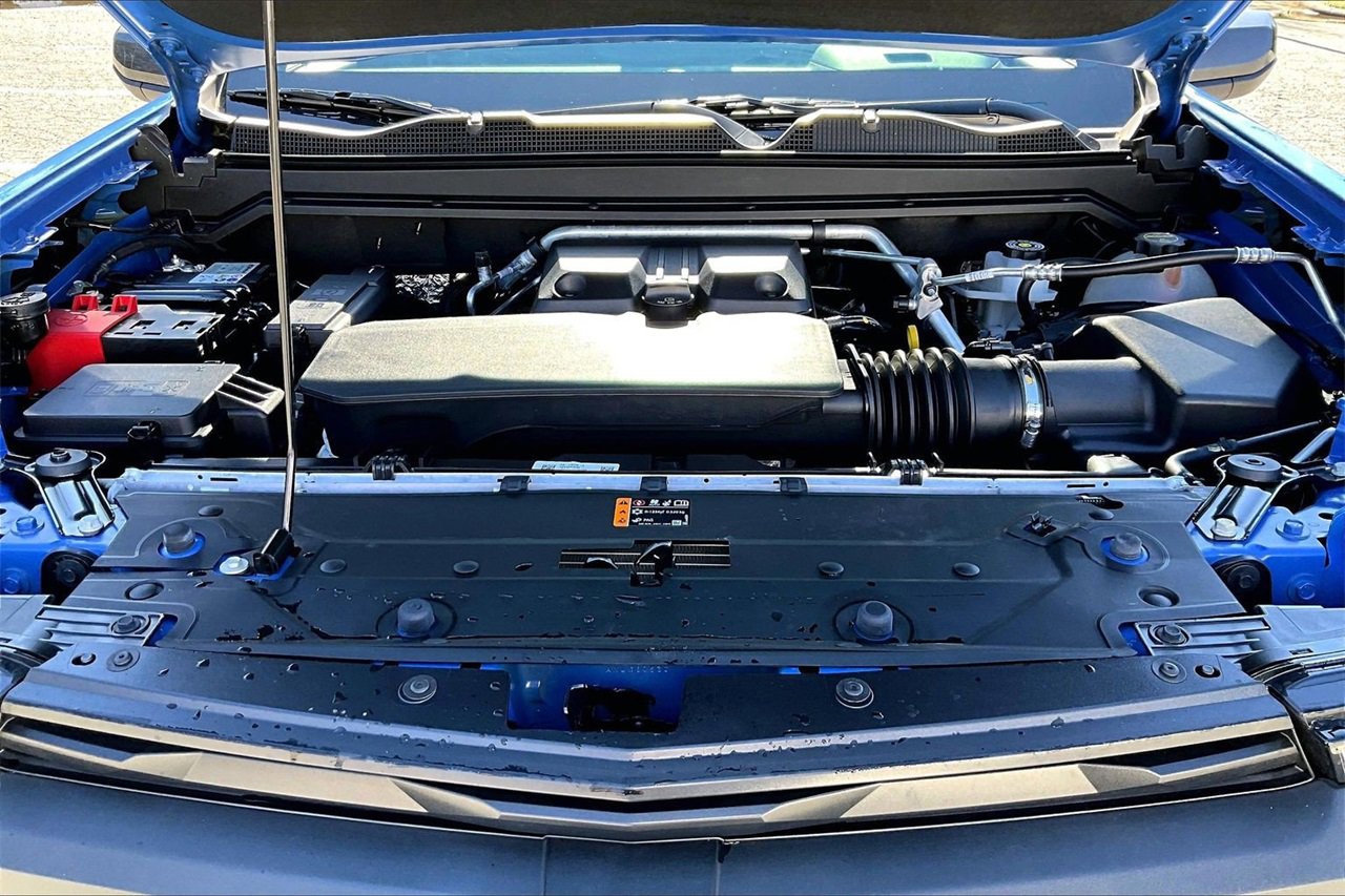 Used 2025 Chevrolet Colorado Trail Boss image 37