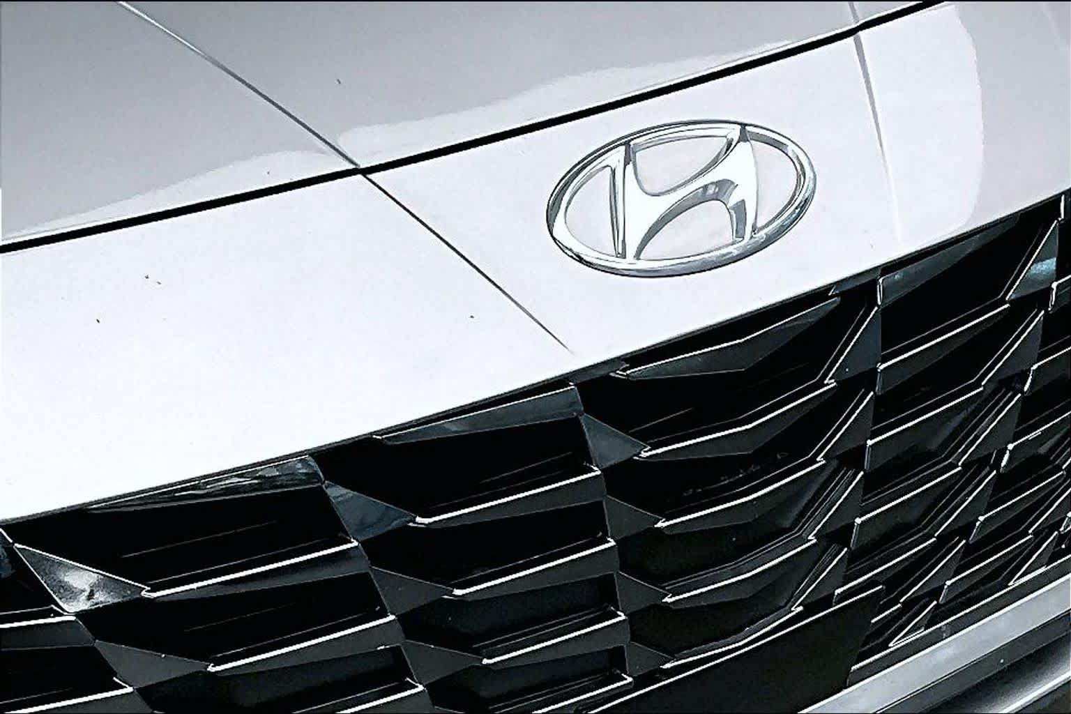 Used 2023 Hyundai Elantra Limited FWD image 32