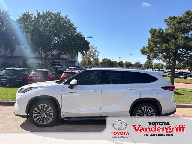 Used 2021 Toyota Highlander Platinum AWD/4WD image 1