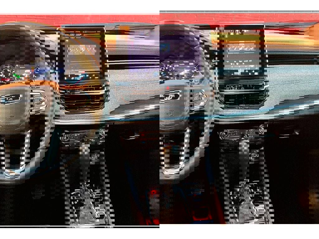 Used 2024 Jeep Compass Latitude image 7