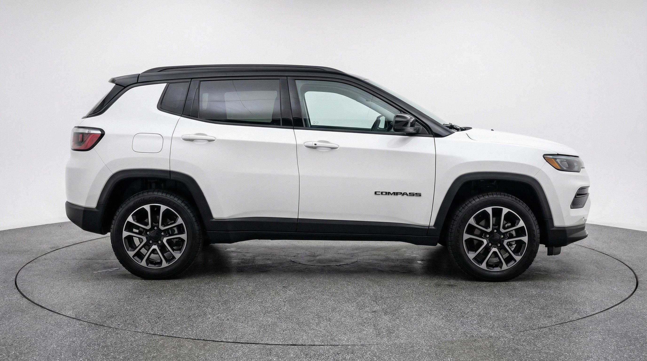 Used 2025 Jeep Compass Trailhawk AWD/4WD image 11