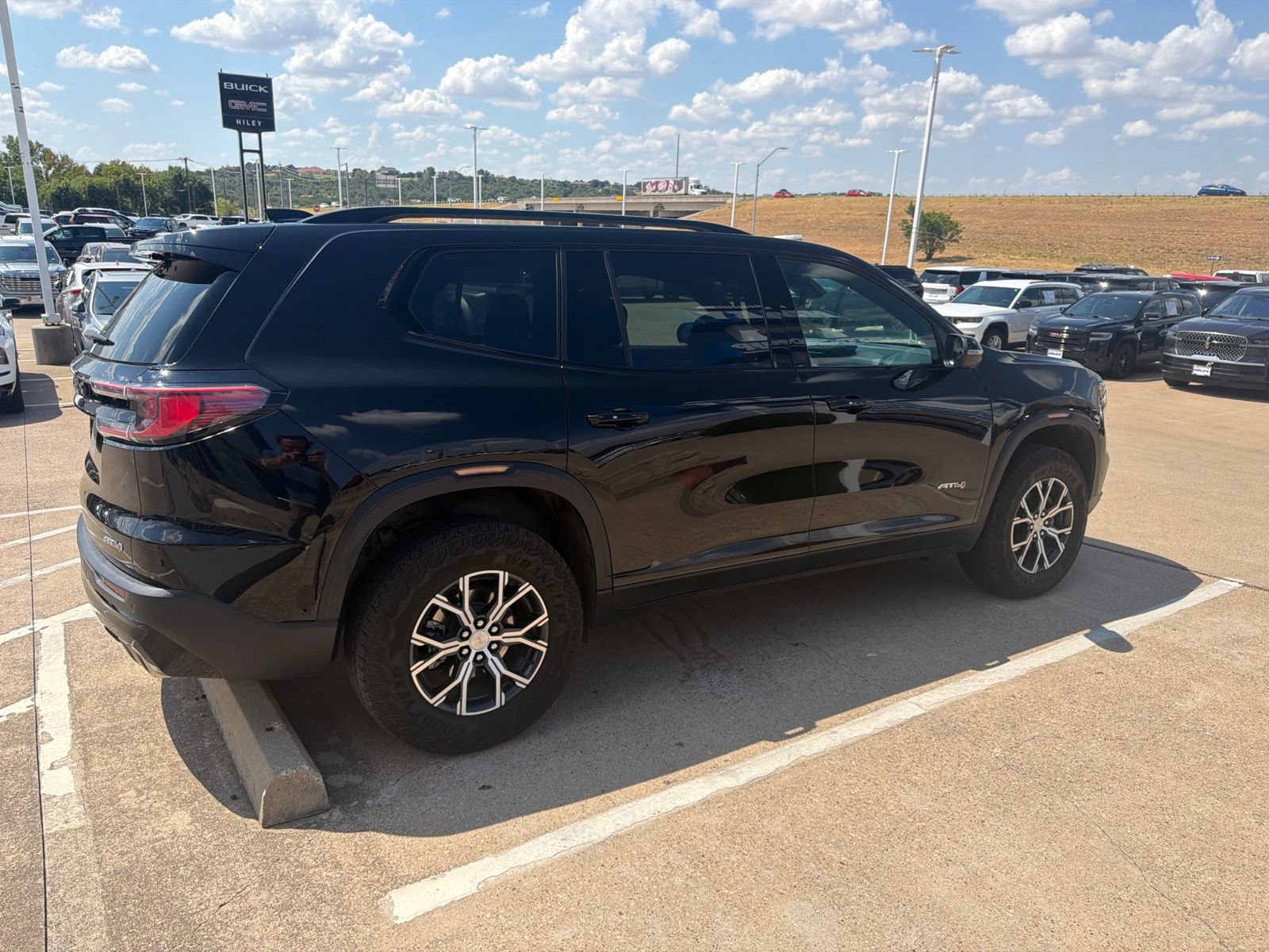 Used 2025 GMC Acadia AT4 w/ Super Cruise Package AWD/4WD image 7