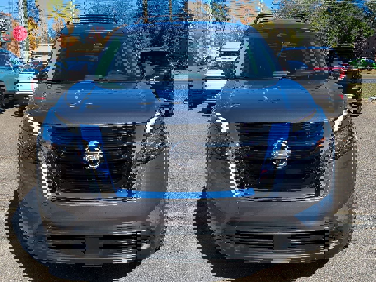 Used 2025 Nissan Pathfinder SV image 9