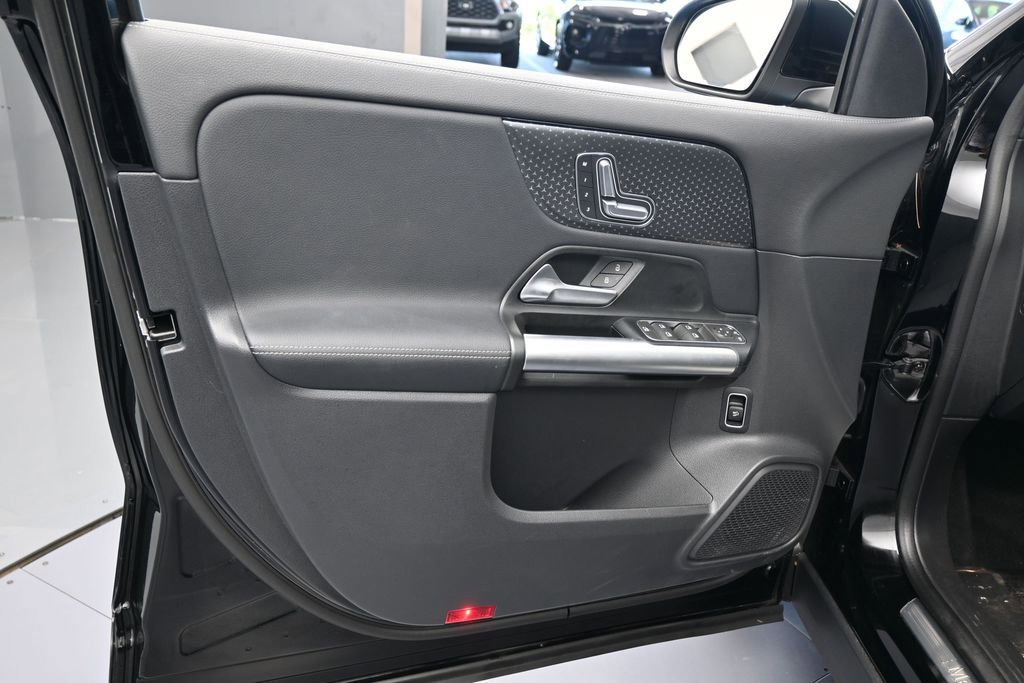 Used 2025 Mercedes-Benz GLA 250 image 26