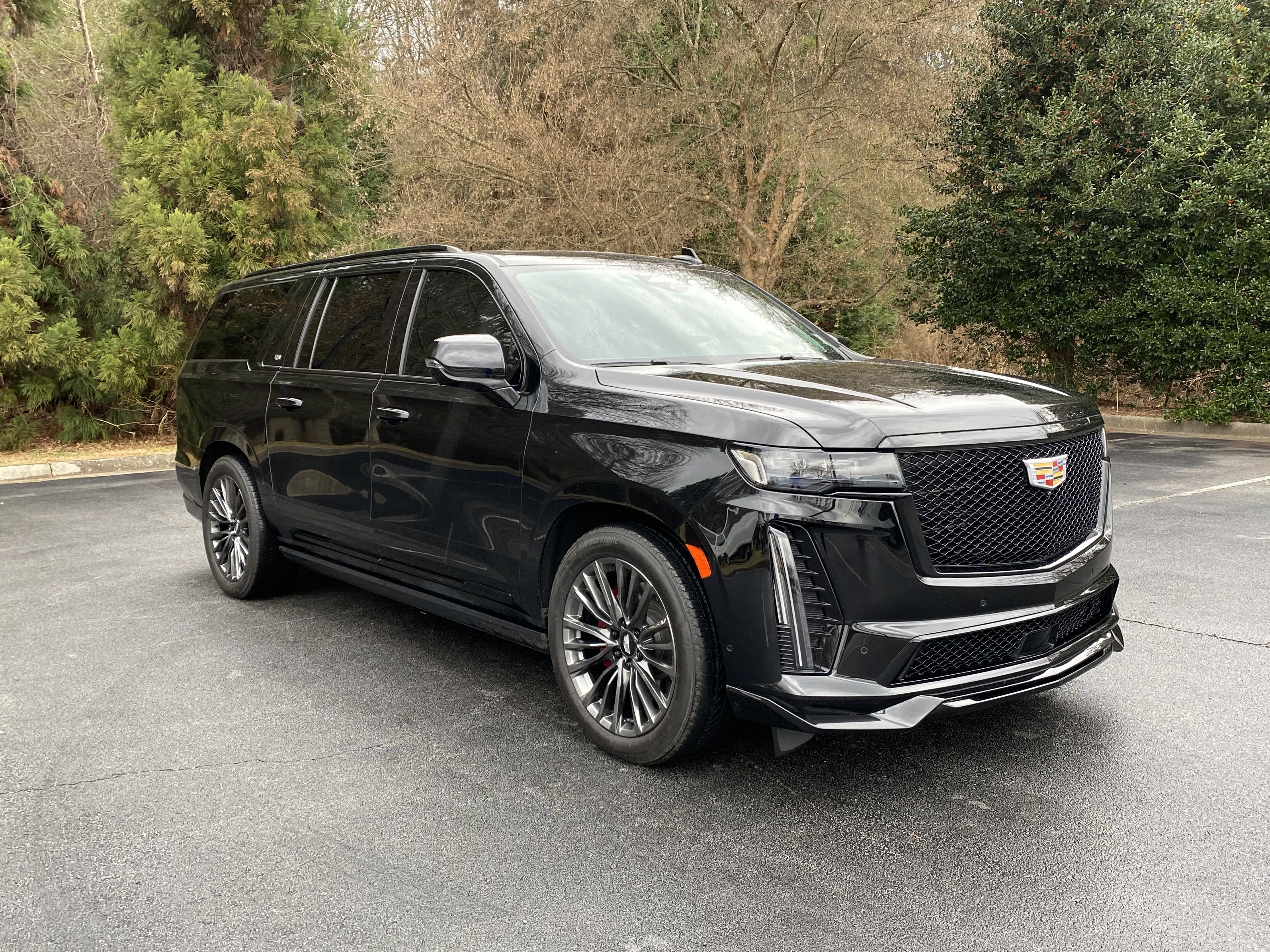 Used 2023 Cadillac Escalade ESV V image 2