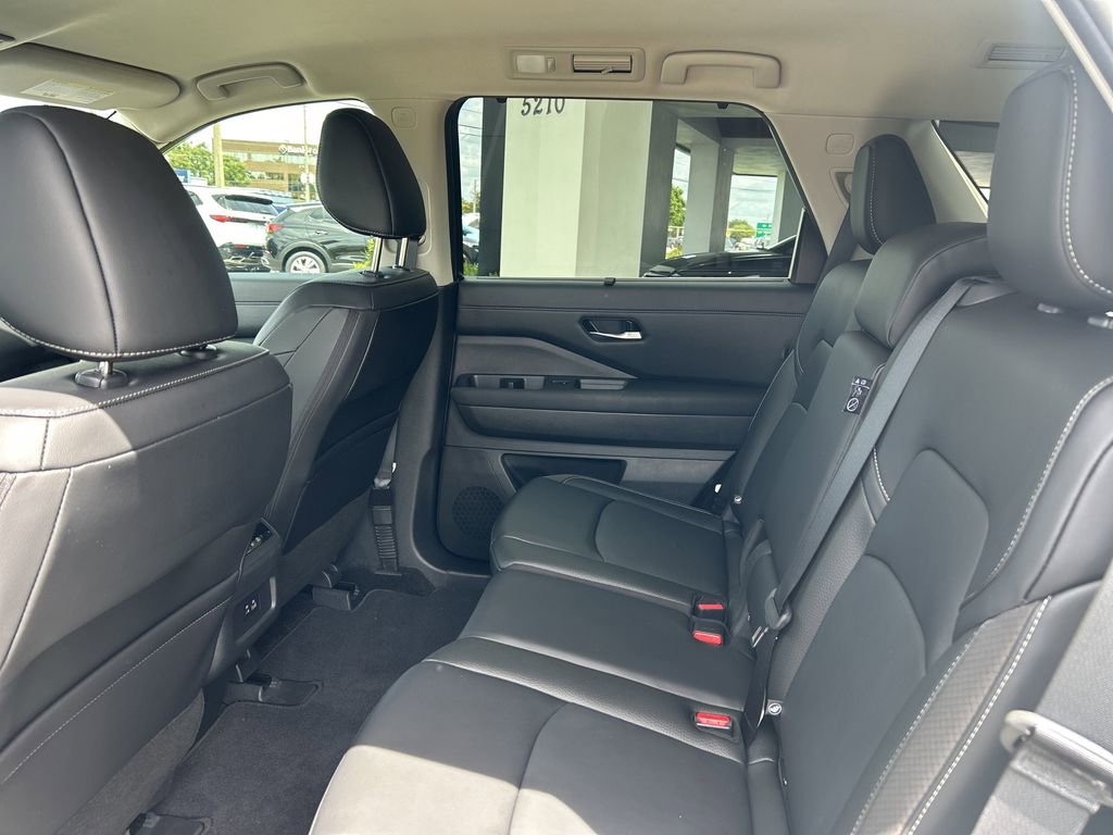 Used 2024 Nissan Pathfinder SL image 18
