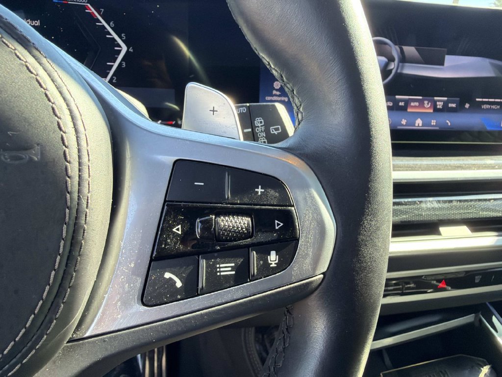 Used 2024 BMW X7 xDrive40i w/ M Sport Package AWD/4WD image 21