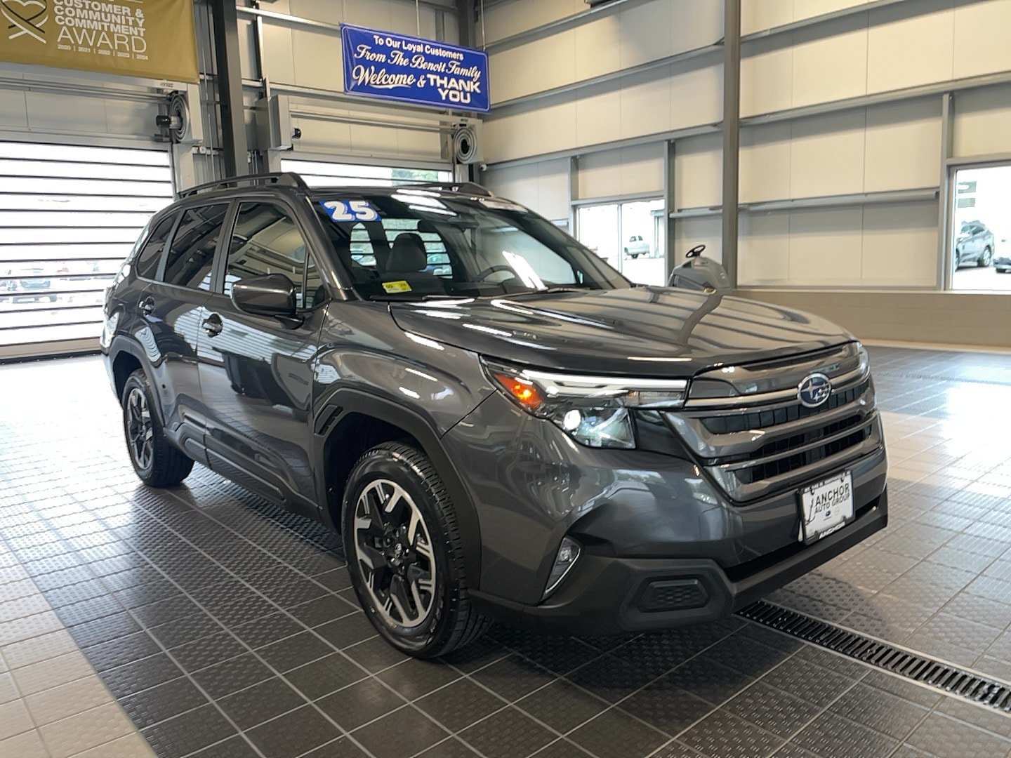 Used 2025 Subaru Forester Premium AWD/4WD image 1