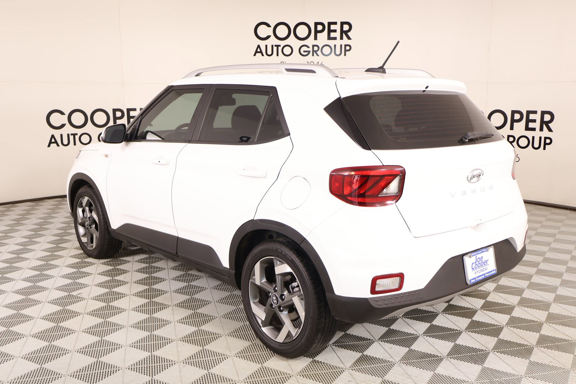Used 2025 Hyundai Venue SEL FWD image 22